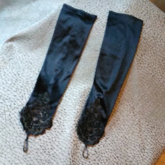 Long satin beaded lace formal gloves - Picture 3 of 4